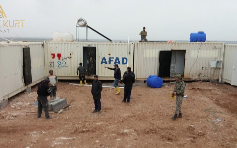أعمال صيانة وإصلاح الكرفانات الموجودة في منطقة القاعدة العسكرية بمنطقة درع الفرات
